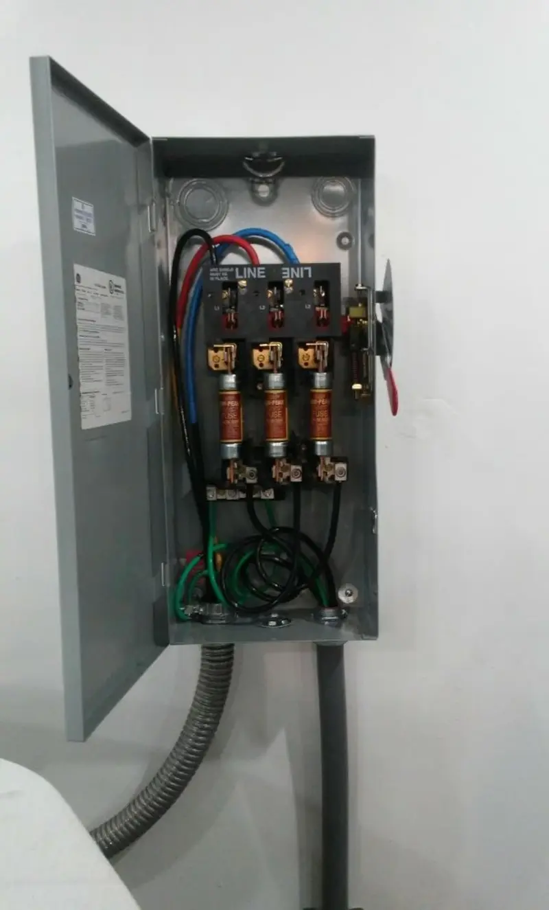 Three-phase disconnect switch installed for Smoke Detector Installation in Lindstrom